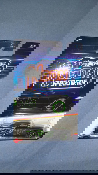 HOT WHEELS NEON SPEEDERS 15 DODGE CHALLENGER SRT HELLCAT