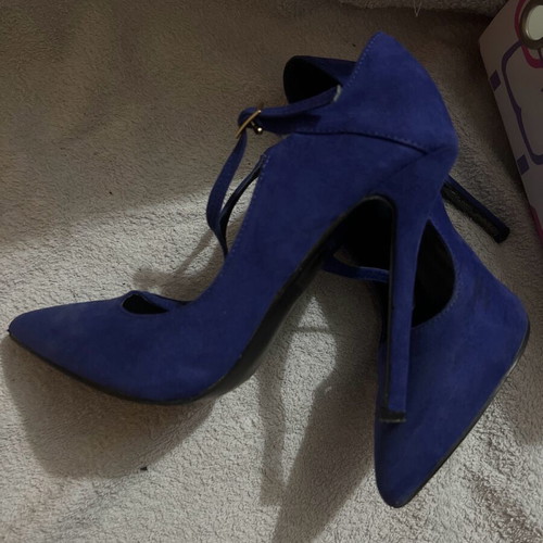 Voi Noi purple heels like new