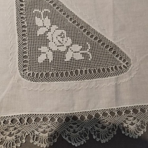 Tablecloth set used with small cloths