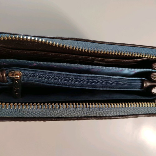 Axel wallet like new, blue with gold zipper