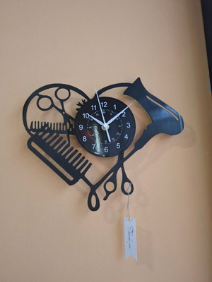 Wall clock made of vinyl new, silent operation 25x30 cm