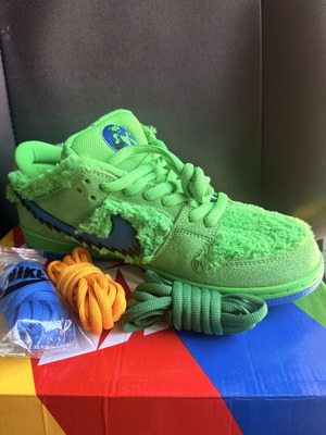 Nike Grateful Dead SB Dunk Low Green Bear sneakers like new, suede