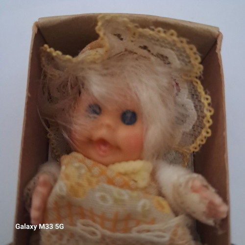 El-Greco 1976 collectible doll like new with box