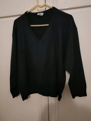 Knitted V-neck sweater used, blue, size M