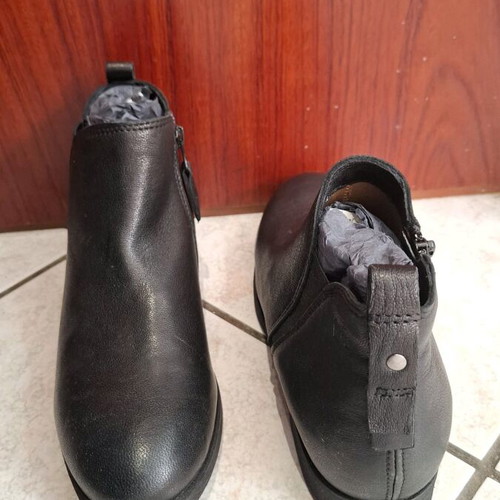 Black short ankle boots Y.E.S shoes new size 39