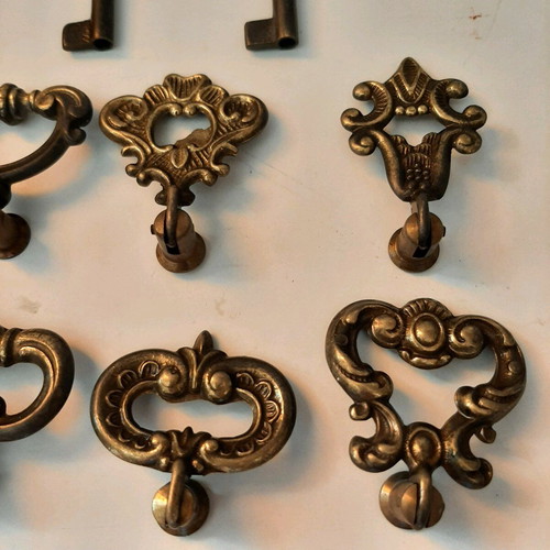 Vintage brass furniture knobs and keys like new