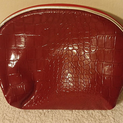 Kenneth Cole set of 2 new burgundy toiletry bags with zipper, faux croc