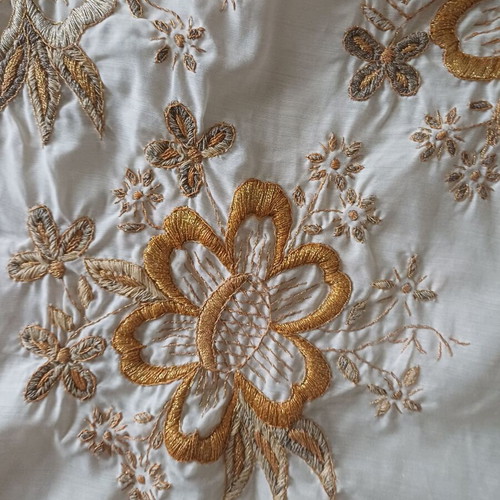 Hand-Embroidered Table Linen like new, 105x42 cm