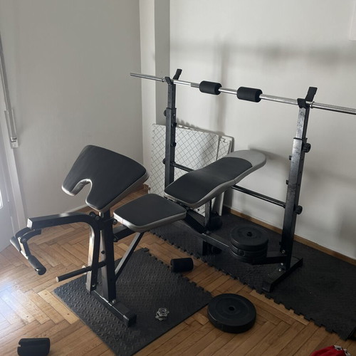 Workout bench like new with 5kg and 2.5kg weight plates