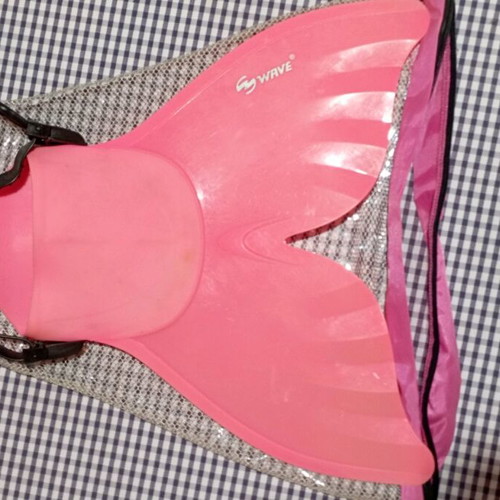 Mermaid monofin used with 3 sand toys