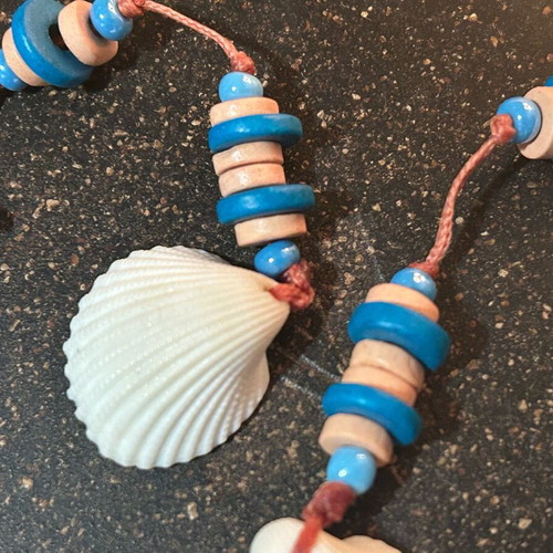 Dangling shell earrings with beads new