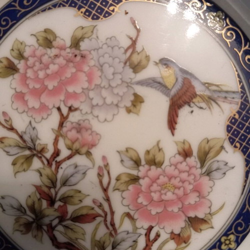 Set of 2 porcelain ashtrays like new with gold details