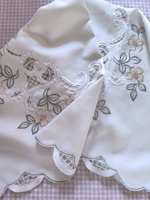Tablecloth with embroidery new, 85/84 cm