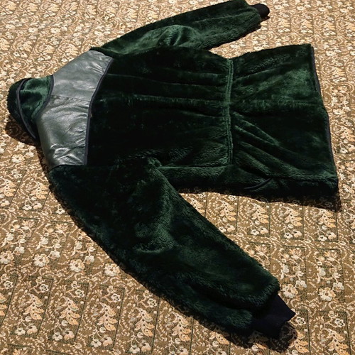 Hunting coat like new, green color, size M and L