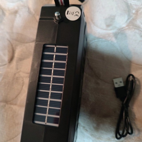 Wireless speaker with solar panel and flashlight new