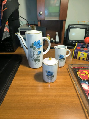 Porcelain coffee set of three vintage with blue rose like new
