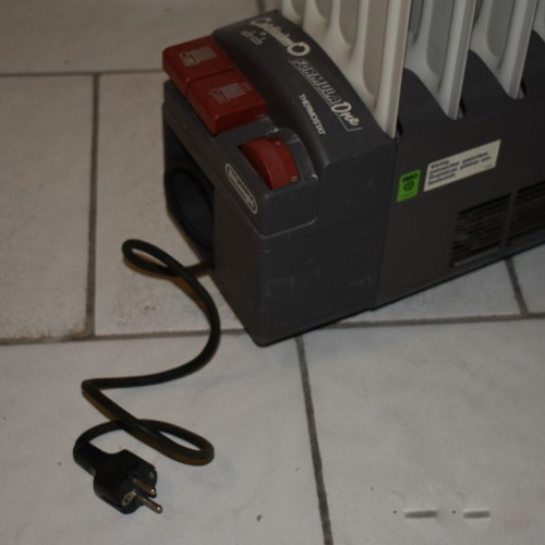 Καλοριφέρ λαδιού Delonghi Caldissimo Formula One 1600W σαν καινούργιο