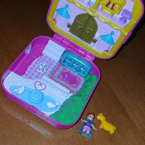 Polly Pocket used, good condition