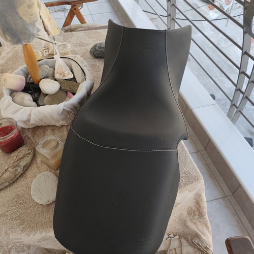 F650GS motorcycle seat 2005, single-cylinder, silver stitching