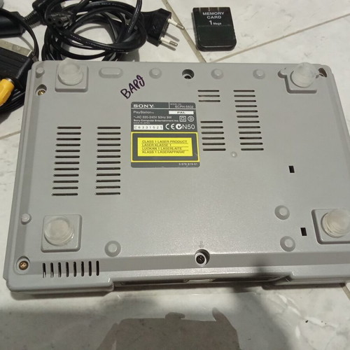 Sony PlayStation 1 SCPH-7502 console, complete set