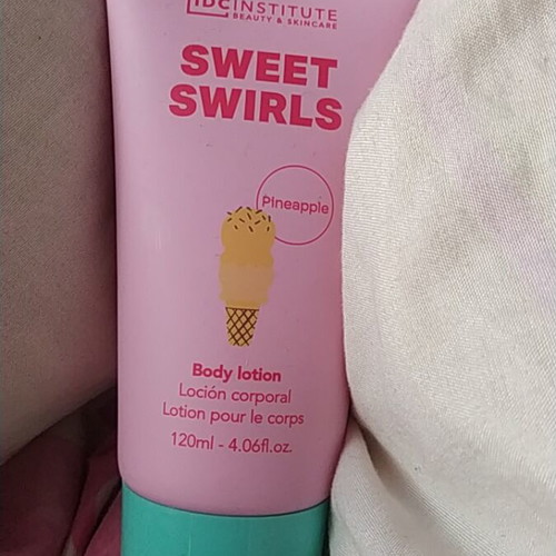Moisturizing cream new