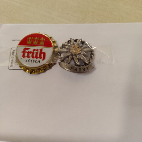 Fruh beer cap and Farny pin from Germany, new