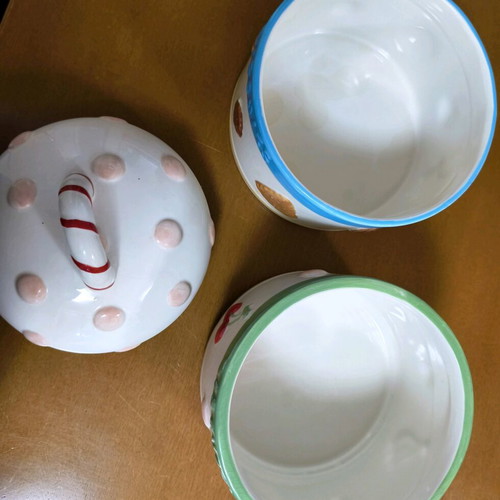 Omnishop two-tier ceramic biscuit jar like new with candy-shaped lid