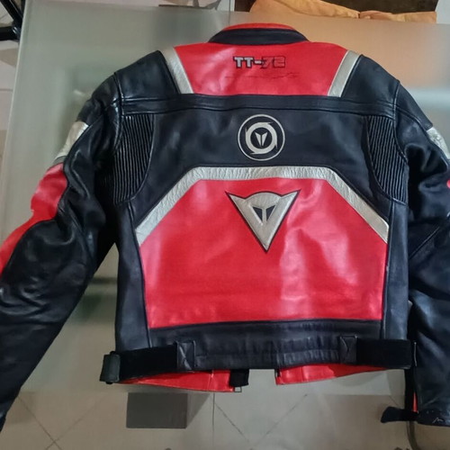 Dainese leather jackets and pants set, signed by Colin Edwards