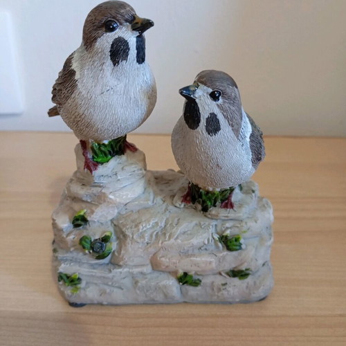 Two decorative birds like new