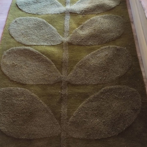 Wool rug like new in excellent condition