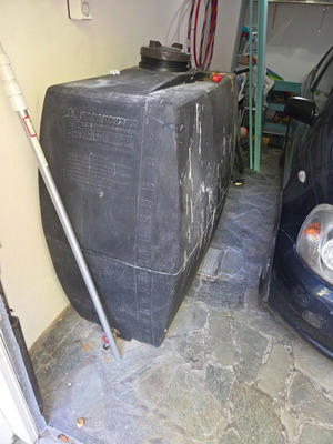 Δεξαμενή πετρελαίου 800 λίτρα πλαστική με βάνα σαν καινούργιο
