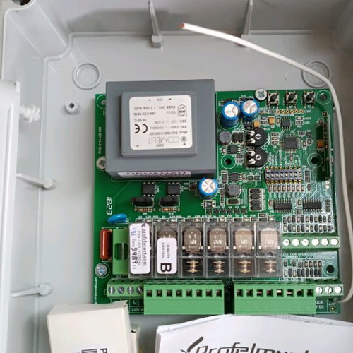 Profelmnet PSR 3114 automatic door panel new with two remotes