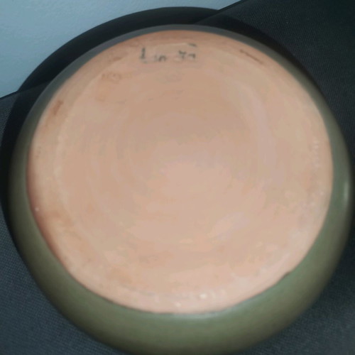Ceramic decoration used, khaki with bird-shaped lid