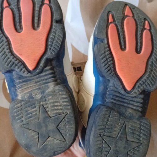 Bull Boys No30 athletic shoes used, light-up dinosaur eye