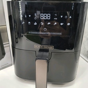 Чисто нов AIR FRYER BLACK DECKER 5литра 1450вата