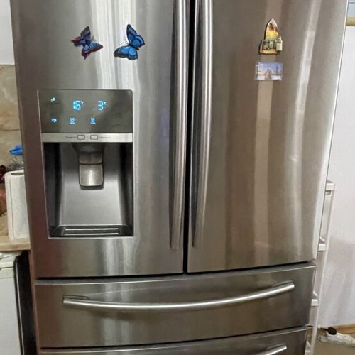 Samsung side by side refrigerator with ice maker and water filter, model FR24FSEDBSR