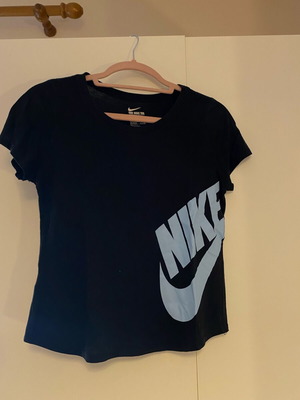 Nike t-shirt used, black, size L for 16 years old