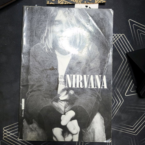Nirvana collectible book used, Sigareta editions