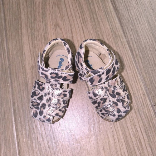 Girls' leopard sandals new with leather insole