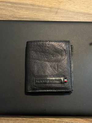 Tommy Hilfiger leather wallet, black