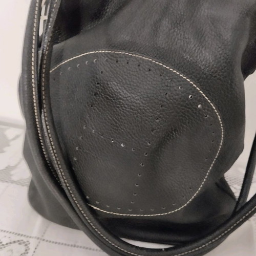 Leather shoulder bag used, black with magnetic clasp