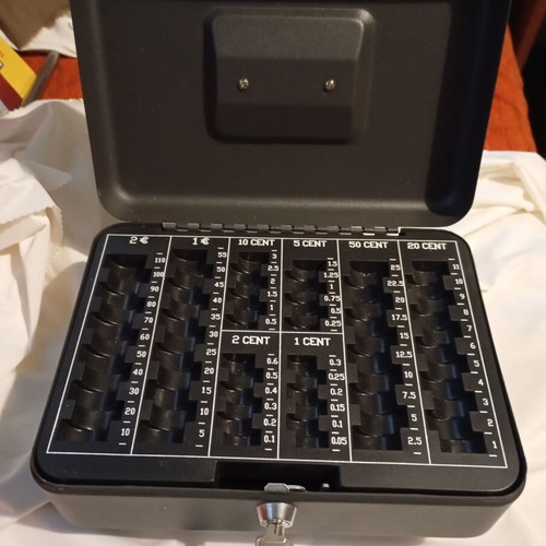 Portable cash box in black color like new