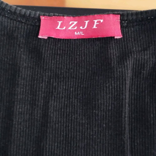 Black t-shirt with print like new, elastic, size S
