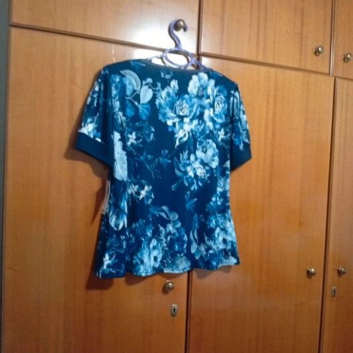 Blouse like new, floral viscose, size XL, white and blue