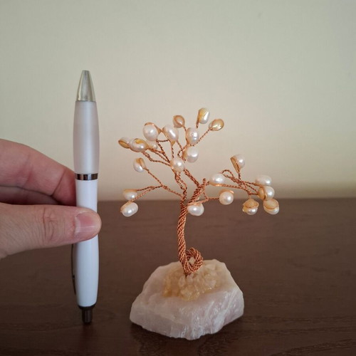 Decorative Feng Shui Tree of Life with Freshwater Pearls and Quartz Base like new