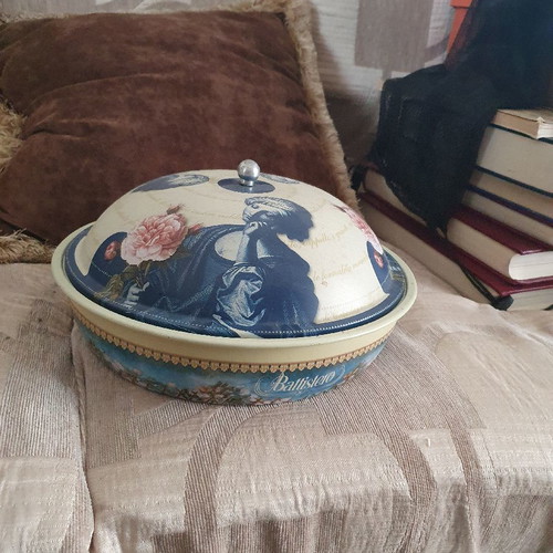 Covered tray used with ornate decorations