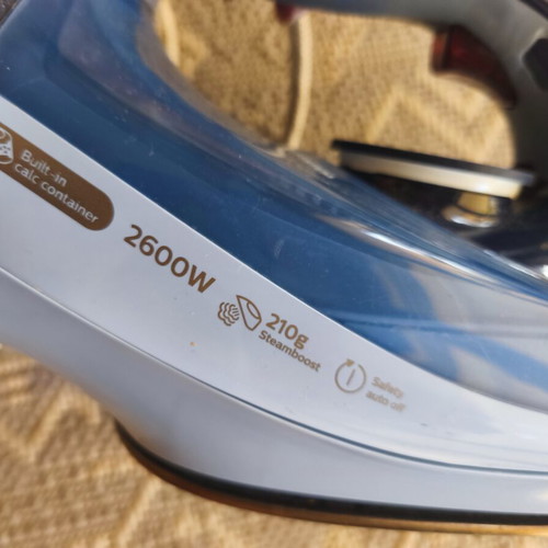 Philips Azur Performer Plus steam iron used with handle wear