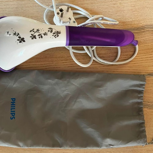 Philips Steam&Go Portable Clothes Steamer with Case like new