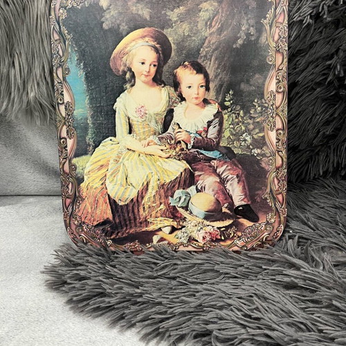 Metal vintage painting used with soft beautiful colors