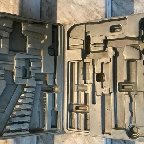 Ergonomic tool case used with latch problem
